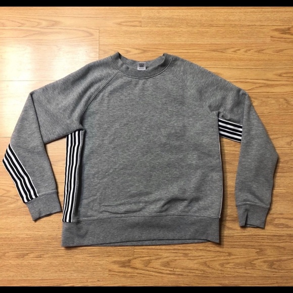 Avia Tops - Avia Women's size Medium Grey Striped CrewNeck Pullover